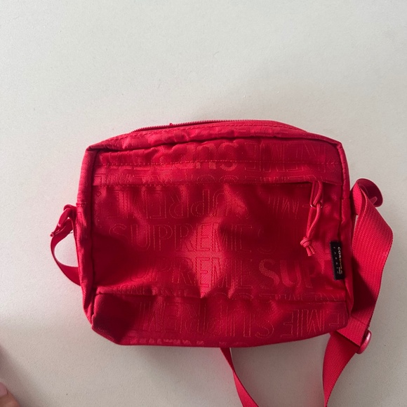 Supreme SS19 Red Crossbody - Picture 4 of 5